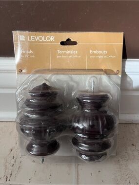 Levolor Curtain Rod Medalln Wood Drapery Finials set of 2 NIB new